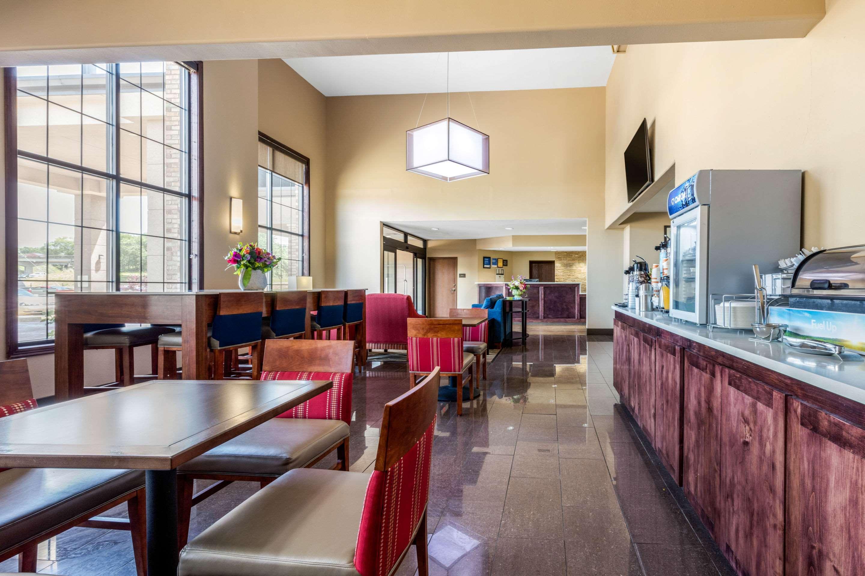 Comfort Inn & Suites McComb Esterno foto